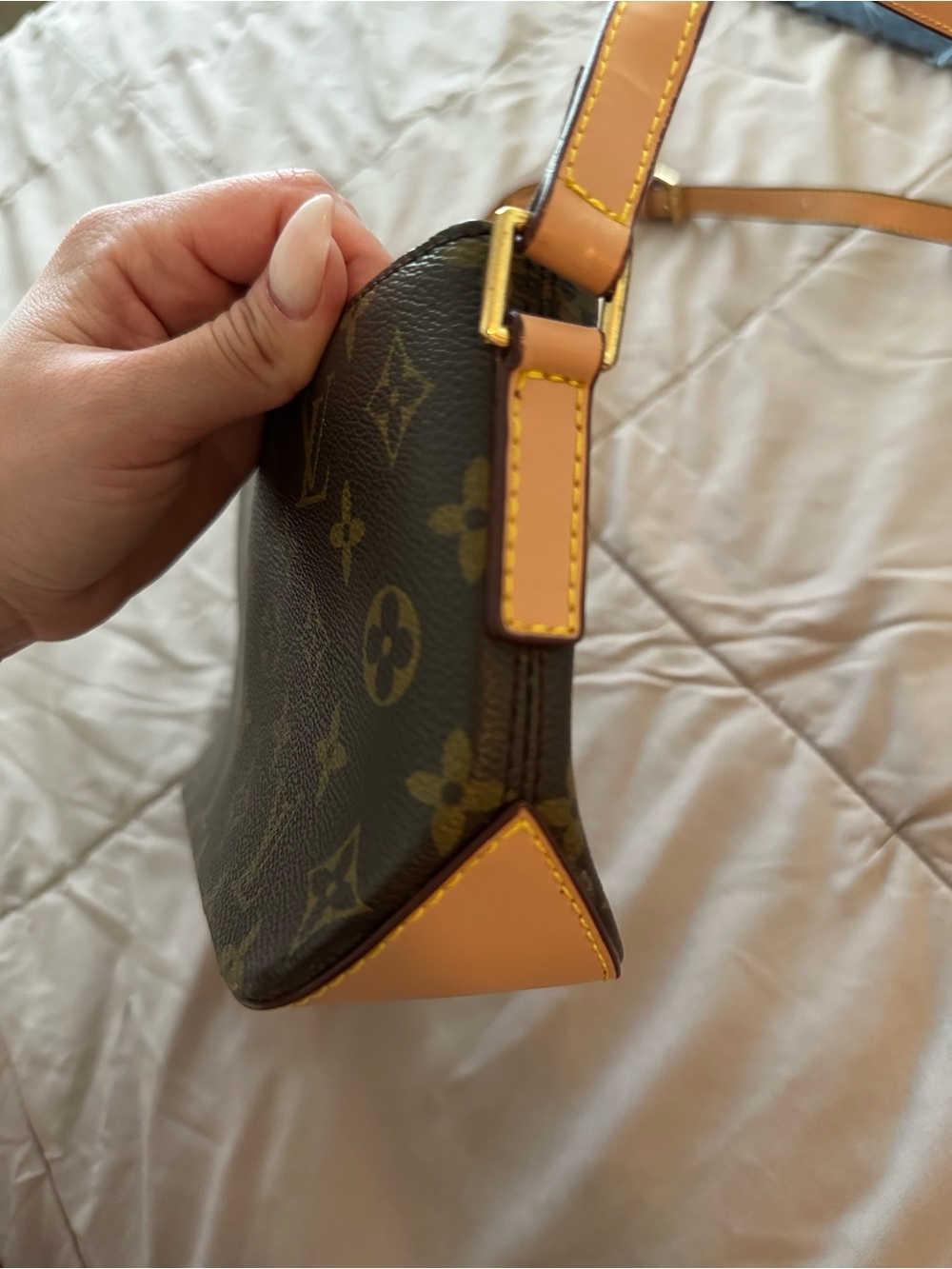 Louis Vuitton Monogram Canvas Crossbody with Tan Strap - Picture 6 of 14